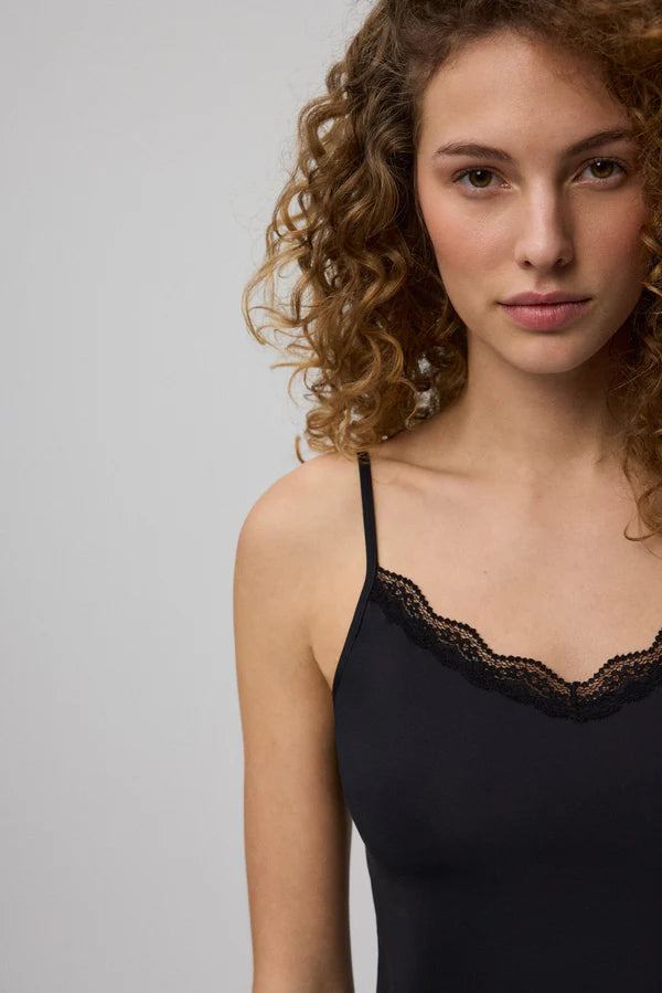 Camiseta tirante lencera Negro