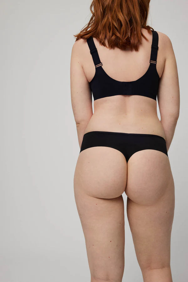 Tanga alto de control con acabados invisibles Negro
