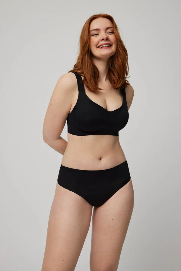 Tanga alto de control con acabados invisibles Negro