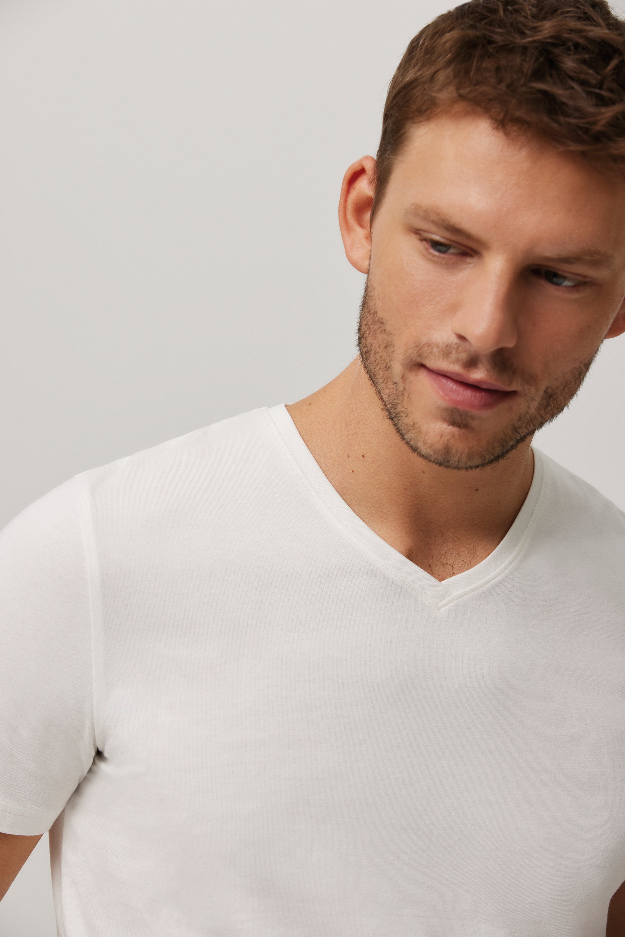 Camiseta interior algodón manga corta cuello pico blanco