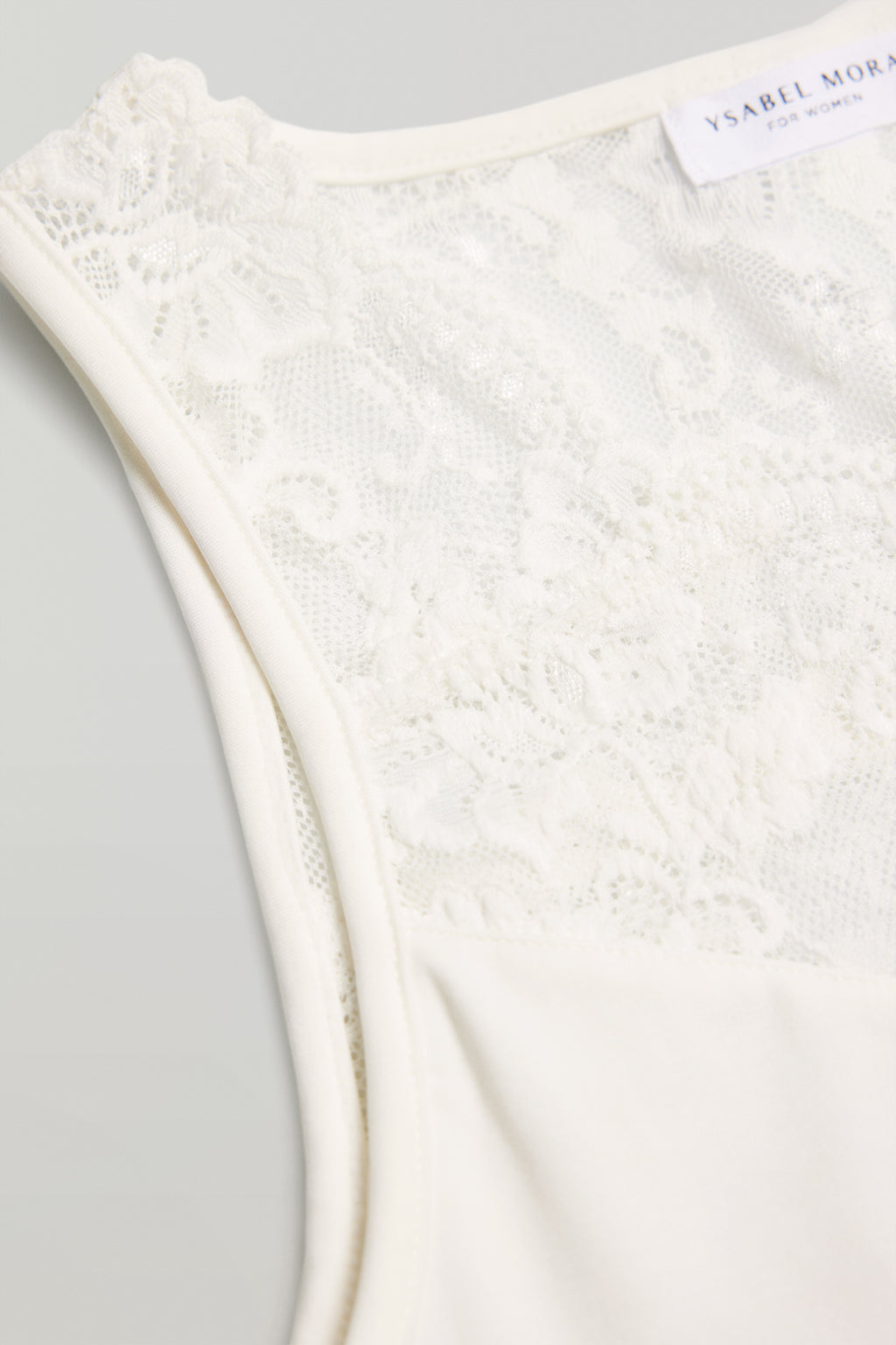 Camiseta térmica mujer tirantes con encaje blanco